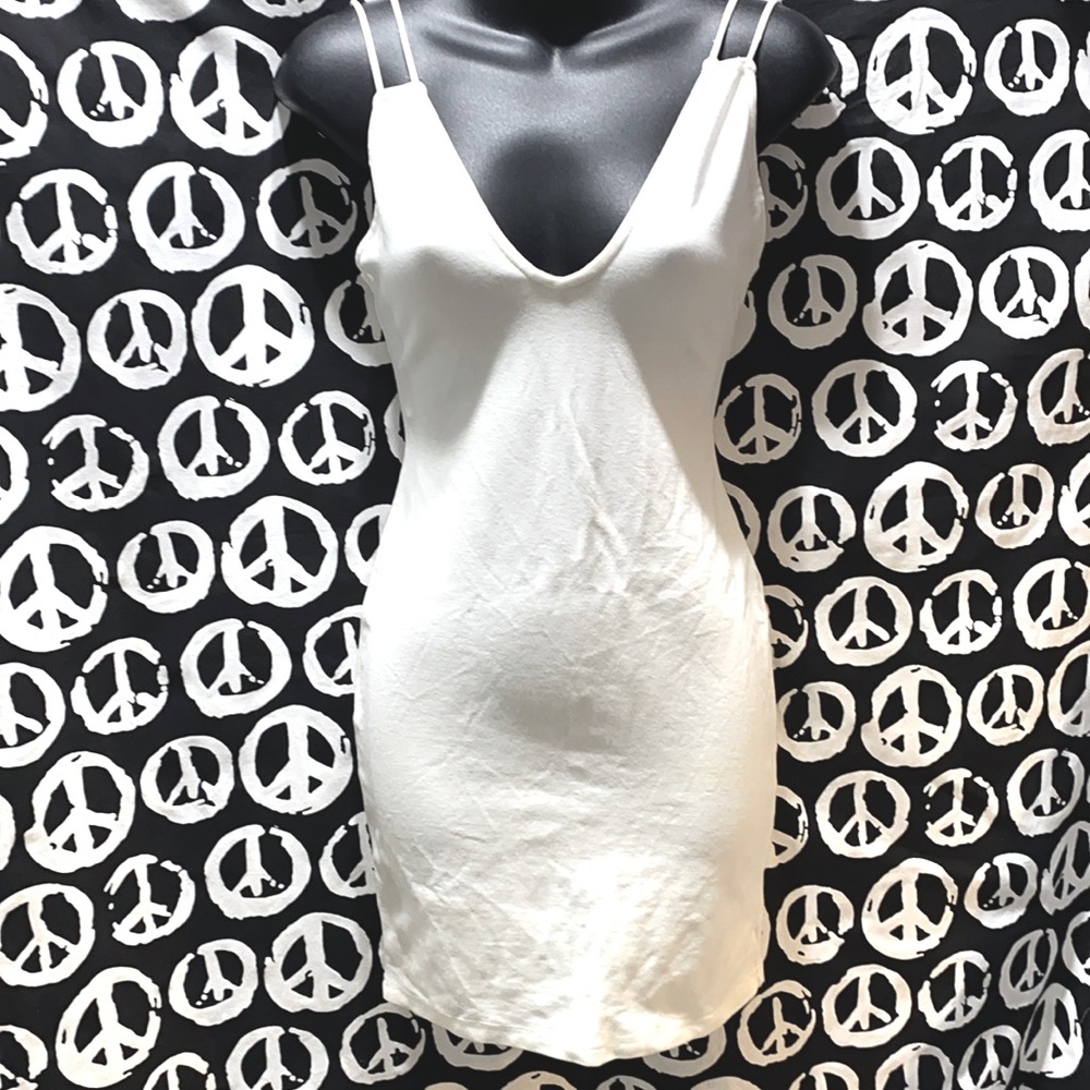 by the way. V-Neck, double-strap, White Dress hook&eye, SZ XS